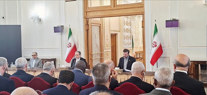 نشست وزیر امور خارجه با سفرا و روسای نمایندگی‌های خارجی مقیم تهران