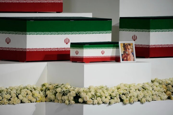 واشنگتن‌پست جزئیات اولین روز وداع با رهبر شهید ایران را بازنشر کرد