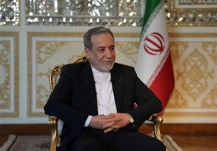 رهبر شهید، سیاست خارجی را از وابستگی رهانید