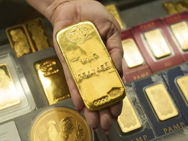کاهش اندک قیمت طلا در بازار جهانی / هر اونس به ۴۱۱۳ دلار رسید