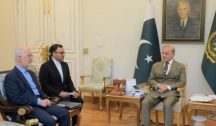 دومین دیدار کاری وزیر کشور ایران با نخست‌وزیر پاکستان در اسلام‌آباد/ پیگیری توافقات رئیس‌جمهوری محور سفر