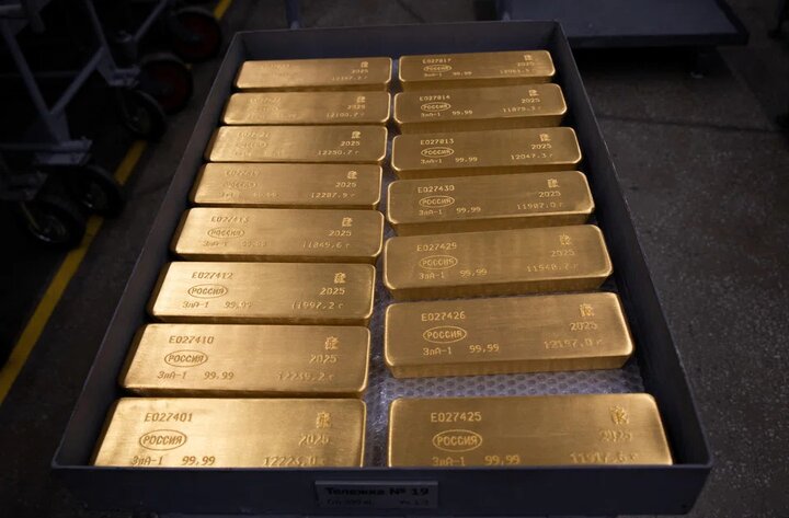 ثبات قیمت طلا در بازارهای جهانی؛ عقب‌نشینی از اوج دو هفته‌ای تحت تأثیر افزایش نفت