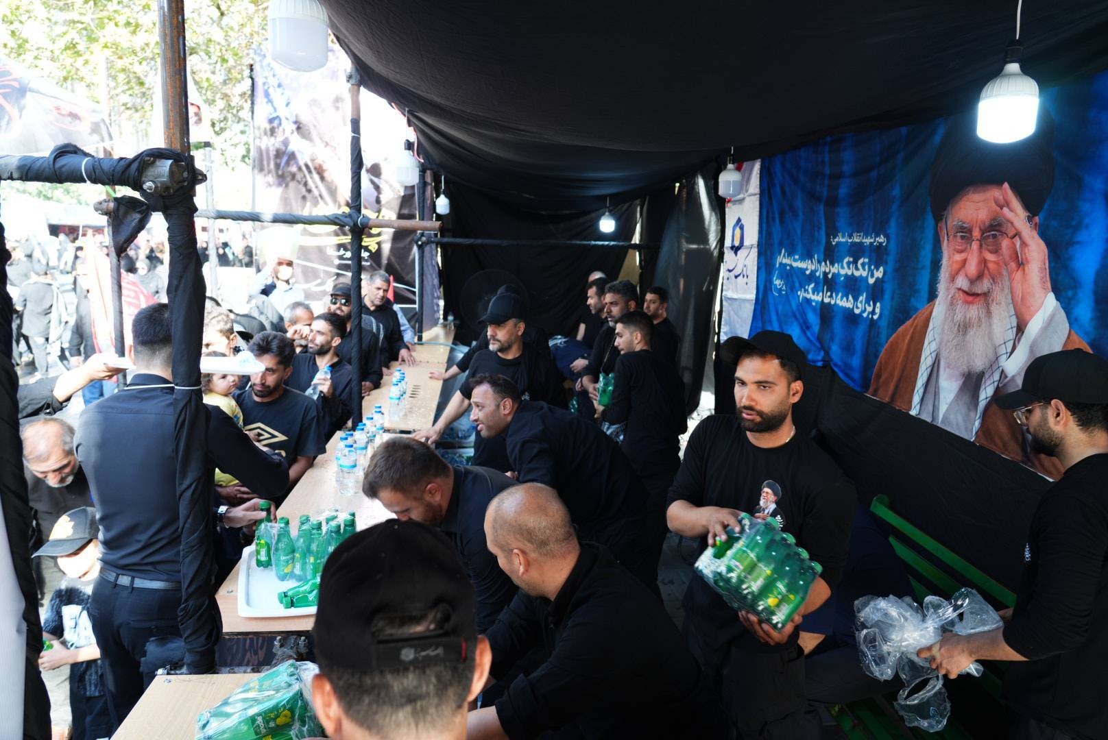  تداوم خدمت‌رسانی بانک سینا به عزاداران در دومین روز آیین وداع با رهبر شهید انقلاب