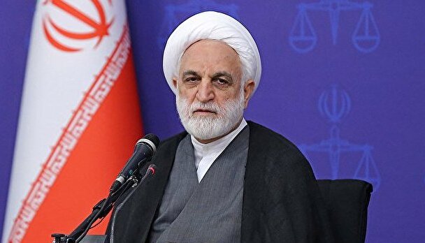 خبرنگار متعهد، هم‌سنگر رزمندگان پشت لانچر است