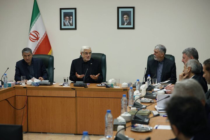 نگاه قیم‌مآبانه جوانان را از ارزش‌ها دور می‌کند