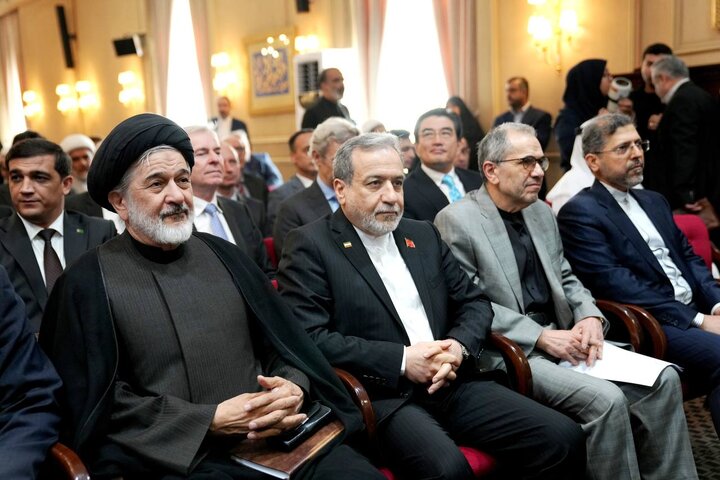 عاشورا مکتب انسان ساز و سند بنیادین مبارزه با ظلم است