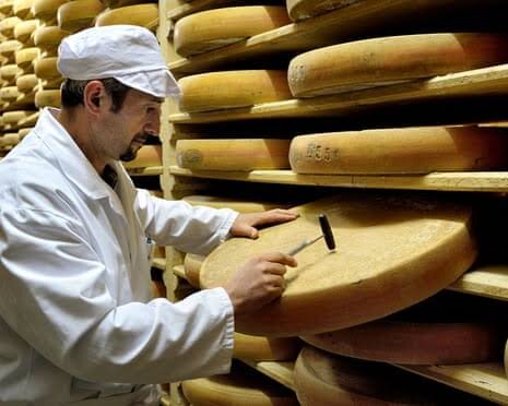 تغییر موقت قوانین تولید پنیر در فرانسه به دلیل خشکسالی شدید