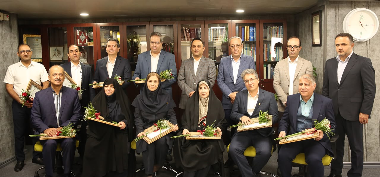 تجلیل مدیرعامل بیمه البرز از پزشکان معتمد به مناسبت روز پزشک