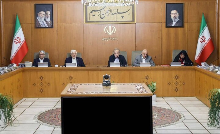 پزشکیان و عراقچی گزارش سفر به قرقیزستان را به هیئت دولت ارائه کردند