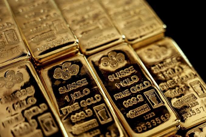 کاهش قیمت طلا در پی افزایش قیمت نفت و گمانه‌زنی درباره نرخ بهره فدرال رزرو