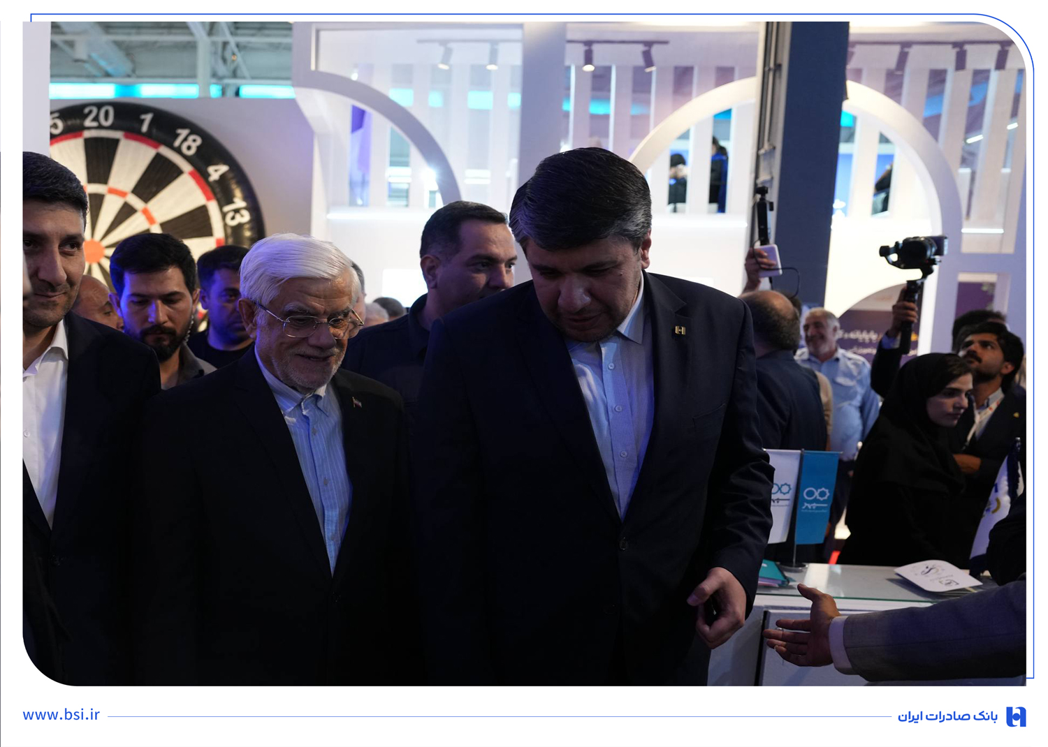 میزبانی بانک صادرات ایران از معاون اول رئیس‌جمهور در نمایشگاه الکامپ/ قدردانی محمدرضا عارف از عرضه خدمات هوشمند به مشتریان