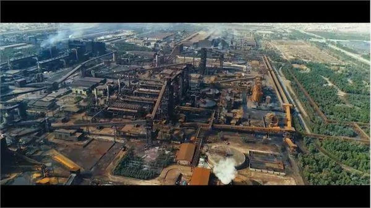 حماسه‌آفرینی فولاد خوزستان در مدار بهره‌وری و صیانت از محیط‌زیست / ثبت صرفه‌جویی قریب به یک همتی و رکورد تاریخی در بومی‌سازی نسوز