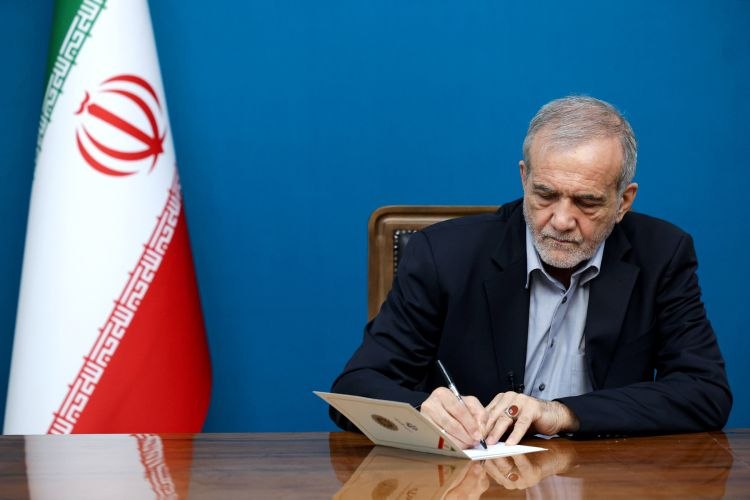 تبریک رئیس‌جمهور برای قهرمانی کشتی آزاد امید ایران در جهان