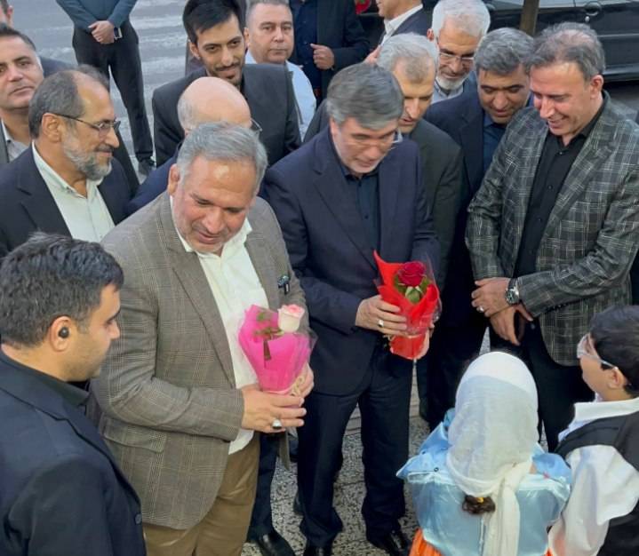 تمرکز بر توسعه خدمات، تقویت شبکه شعب و ارتقای خدمت‌رسانی به مردم