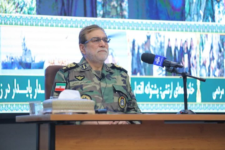 نیروهای مسلح مقتدرتر و آماده‌تر از همیشه در برابر دشمن ایستاده‌اند
