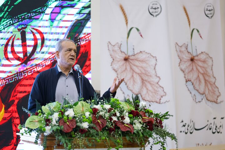 برای سر خم نکردن مقابل قلدری دشمنان نباید در موضع ضعف باشیم
