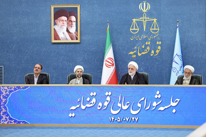 تکریم مردم وظیفه مسئولان است